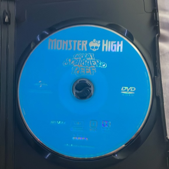 This is the monster high great starrier reef movie and it comes with everything - Picture 3 of 4